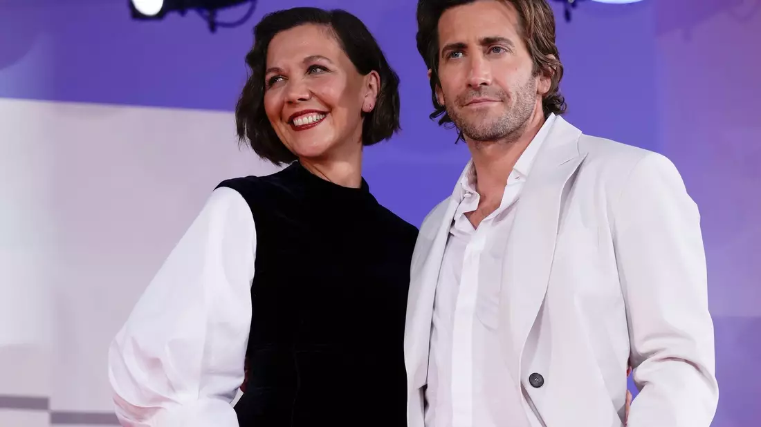 Die Geschwister Maggie und Jake Gyllenhaal bei den Filmfestspielen von Venedig im Jahr 2021. - Bild: Domenico Stinellis/AP/dpa