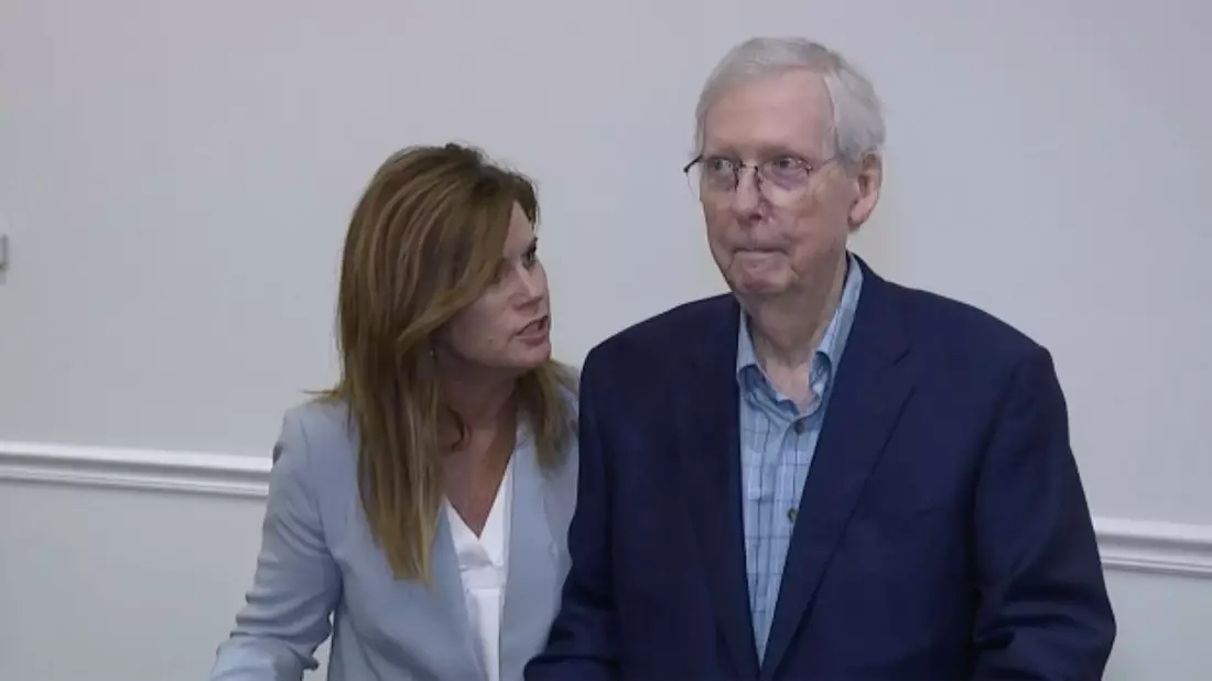 Der 81-jährige Mitch McConnell ist der am längsten amtierende Anführer einer Partei in der Geschichte des US-Senats. - Bild: Uncredited/WCPO/AP