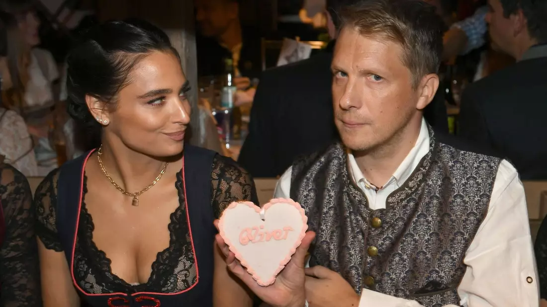 Haben sich getrennt: Oliver Pocher und seine Ehefrau Amira. - Bild: Felix Hörhager/dpa/Archiv
