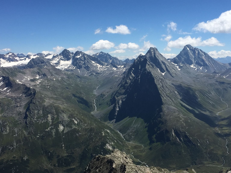 Blick auf die Schweizer Alpen. Die Schnee- und Eisschmelze bringt vermehrt vermisste Bergsteiger zum Vorschein. - Foto: Sabine Rumpf/University of Basel/dpa/Symbolbild