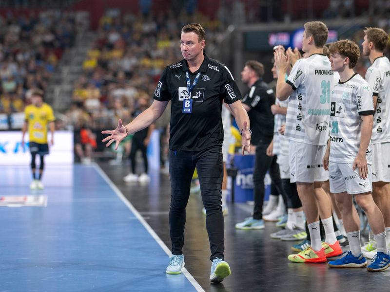 Trainer Filip Jicha und THW Kiel haben bei HC Eurofarm Pelister in Nordmazedonien gewonnen. - Foto: David Inderlied/dpa