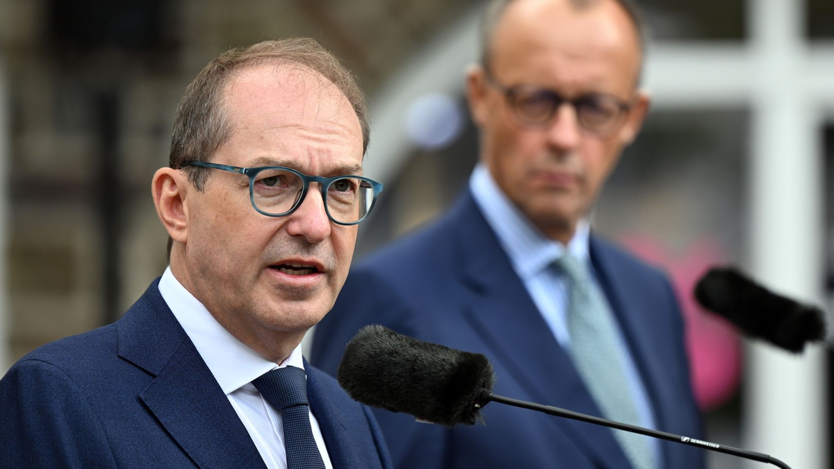 CDU-Chef Friedrich Merz und Alexander Dobrindt, Vorsitzender der CSU-Landesgruppe im Bundestag, in Schmallenberg. - Foto: Federico Gambarini/dpa