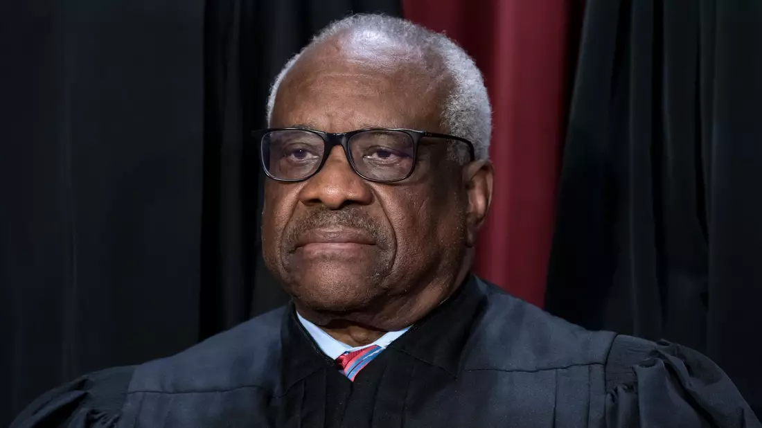 US-Richter Clarence Thomas hat Flüge in einer Maschine des Immobilienmoguls Harlan Crow sowie Hotelbuchungen auf dessen Kosten offengelegt. - Bild: J. Scott Applewhite/AP