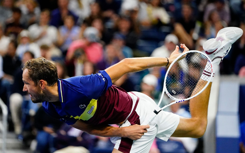 Ruckelig in die dritte Runde: Daniil Medwedew. - Foto: Frank Franklin II/AP