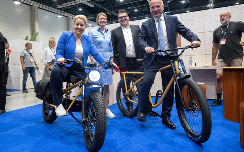 Blick auf einen IFA-Stand: Die Messe feiert in diesem Jahr ihren 100. Geburtstag - Foto: Sebastian Christoph Gollnow/dpa Blick auf einen IFA-Stand: Die Messe feiert in diesem Jahr ihren 100. Geburtstag - Foto: Sebastian Christoph Gollnow/dpa