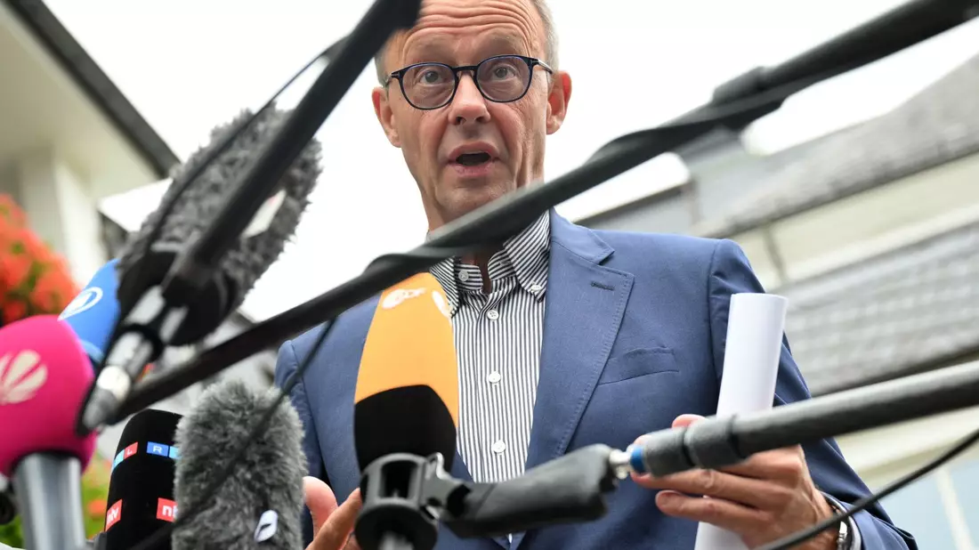 CDU-Chef Friedrich Merz gibt bei der Unions-Klausur in Schmallenberg ein Pressestatement ab. - Bild: Federico Gambarini/dpa