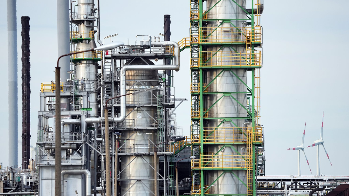 Das Gelände der PCK Raffinerie GmbH in Schwedt an der Oder. - Foto: Soeren Stache/dpa