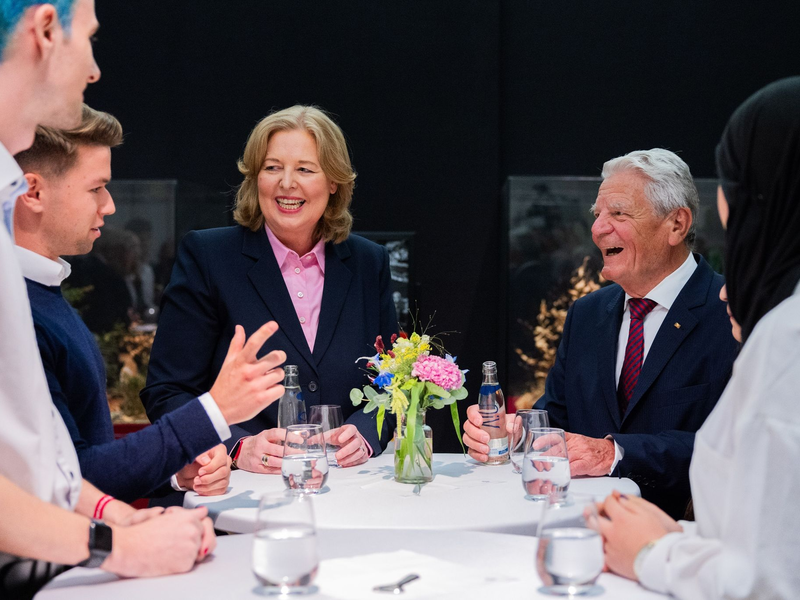 Im Naturkundlichen Museum Koenig in Bonn wird an die Anfänge des Grundgesetzes erinnert. - Foto: Rolf Vennenbernd/dpa