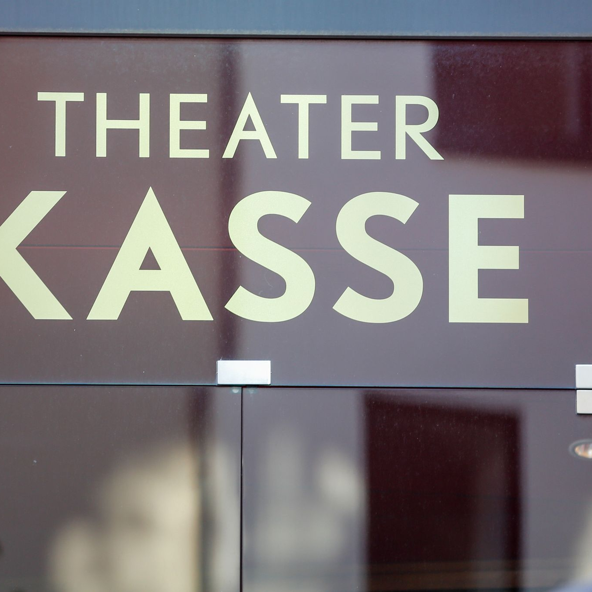 Eingang zur Theaterkasse im Admiralspalast. - Foto: Gerald Matzka/dpa-Zentralbild/dpa