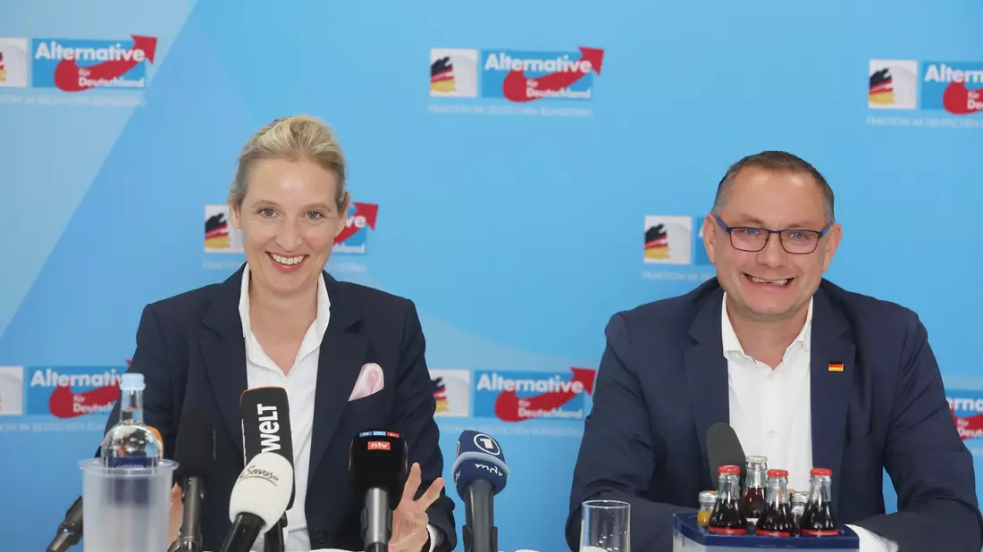 Die Vorsitzendend er AfD Alice Weidel und Tino Chrupalla. - Bild: Bodo Schackow/dpa