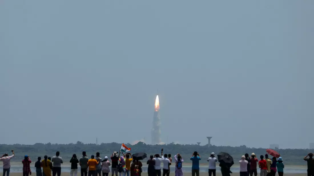 Das Aditya-L1-Raumschiff an Bord einer Trägerrakete beim Start vom Weltraumzentrum im indischen Sriharikota. - Bild: Seshadri Sukumar/ZUMA Press Wire/dpa