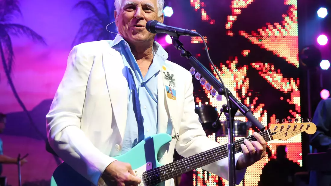 Der Sänger Jimmy Buffett ist laut Angaben auf seinen Social-Media-Kanälen im Alter von 76 jahren gestorben. - Bild: Matt Sayles/Invision/AP/dpa