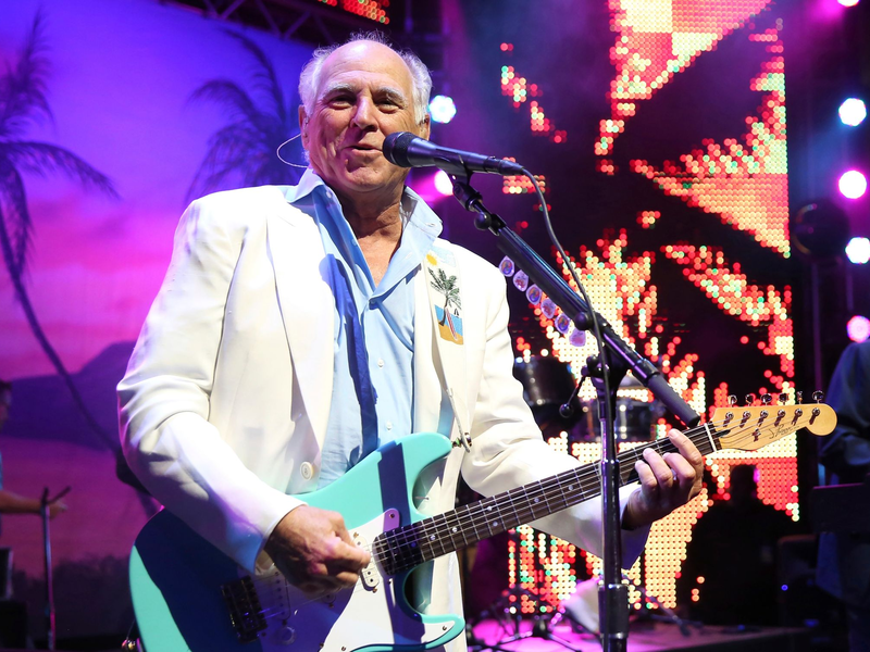Der Sänger Jimmy Buffett ist laut Angaben auf seinen Social-Media-Kanälen im Alter von 76 jahren gestorben. - Foto: Matt Sayles/Invision/AP/dpa
