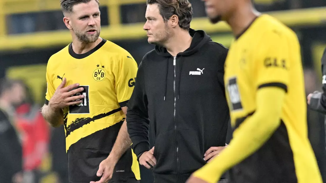 Frustriert: BVB-Coach Edin Terzic (M) und Neuzugang Niclas Füllkrug. - Bild: Bernd Thissen/dpa