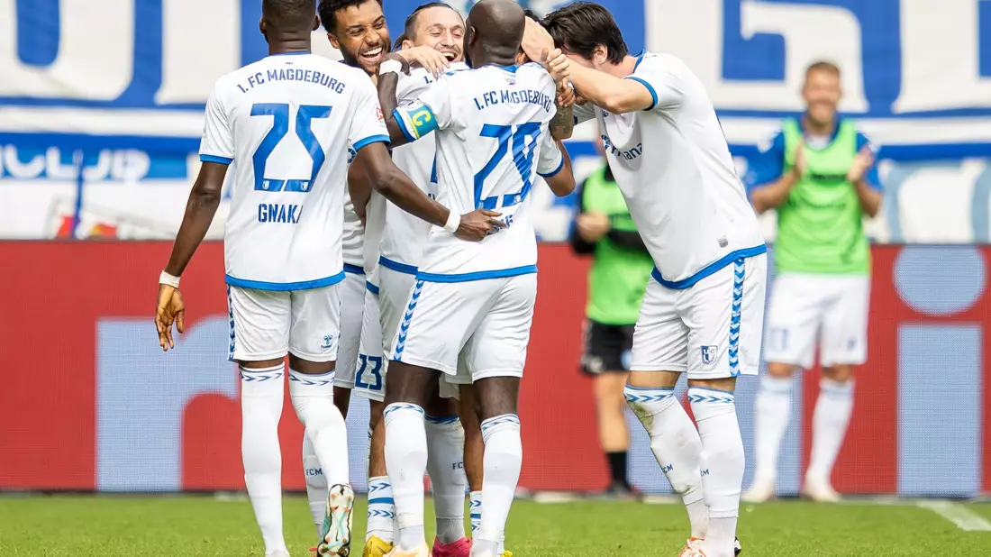 Der 1. FC Magdeburg entschied das Torfestival gegen Absteiger Hertha BSC letztlich für sich. - Bild: Andreas Gora/dpa
