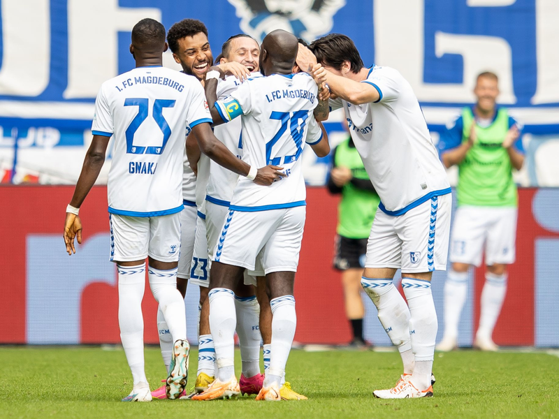 Der 1. FC Magdeburg entschied das Torfestival gegen Absteiger Hertha BSC letztlich für sich. - Foto: Andreas Gora/dpa