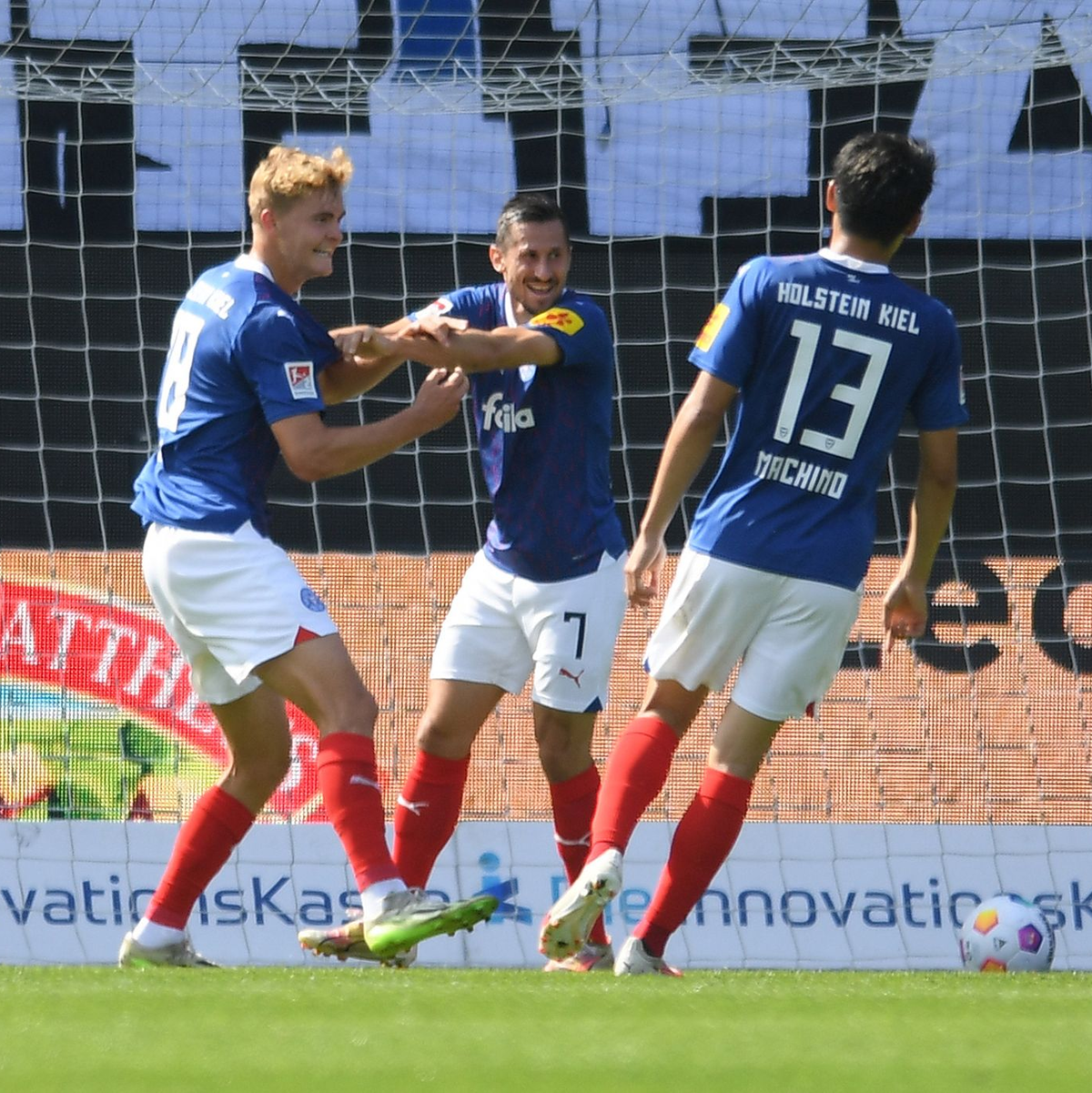 Holstein Kiel konnte daheim drei Punkte gegen den SC Paderborn einfahren. - Foto: Michael Schwartz/dpa