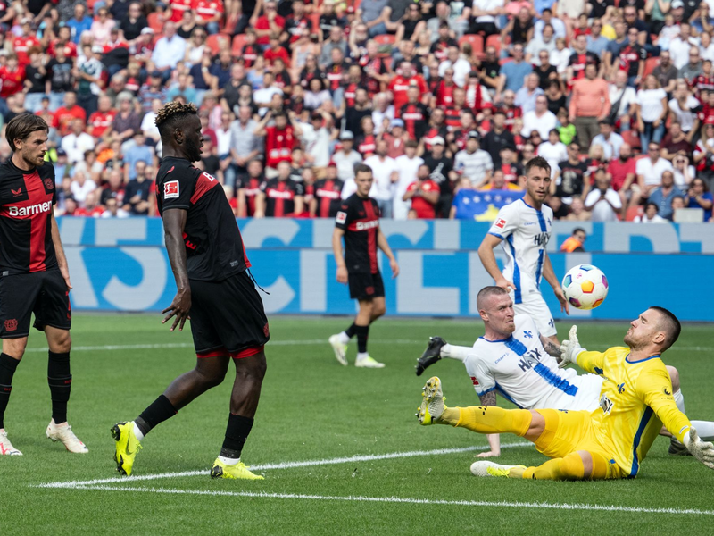 Victor Boniface (2.v.l) traf beim Bayer-Sieg gegen Darmstadt zweimal. - Foto: Bernd Thissen/dpa