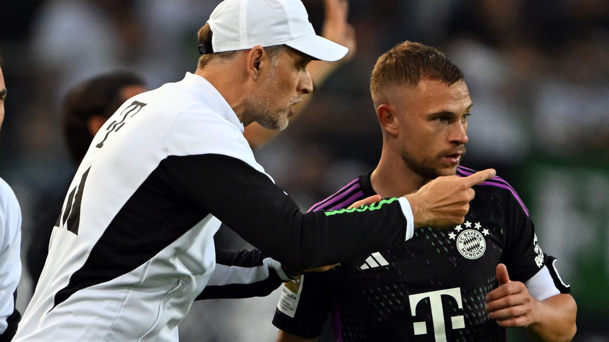 Da geht's lang: Bayern-Trainer Thomas Tuchel (l) und Joshua Kimmich. - Foto: Federico Gambarini/dpa