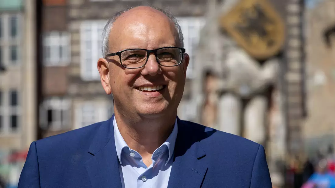 Bremens Bürgermeister Andreas Bovenschulte fordert beim Thema Flüchtlinge eine höhere finanzielle Beteiligung vom Bund. - Bild: Focke Strangmann/dpa