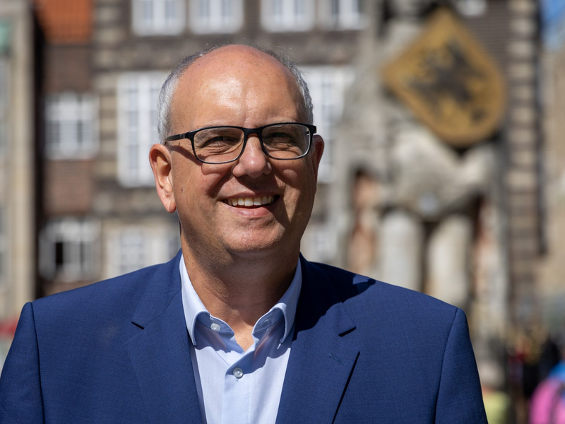 Bremens Bürgermeister Andreas Bovenschulte fordert beim Thema Flüchtlinge eine höhere finanzielle Beteiligung vom Bund. - Foto: Focke Strangmann/dpa