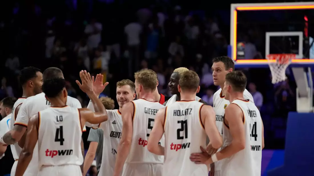 Fünf Spiele, fünf Siege: Das DBB-Team präsentiert sich bei der WM in starker Form. - Bild: Hiro Komae/AP/dpa