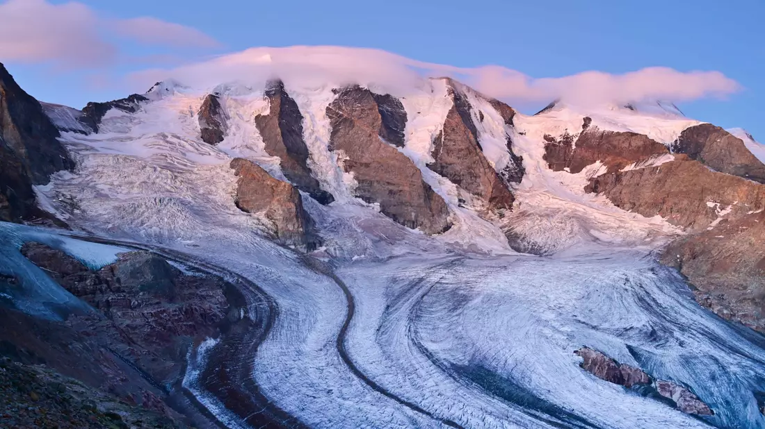 Der Piz Palü in der Abenddämmerung - wie es hier wohl in zehn Jahren aussehen wird? - Bild: Jürg Kaufmann/Glaciers.Today/dpa