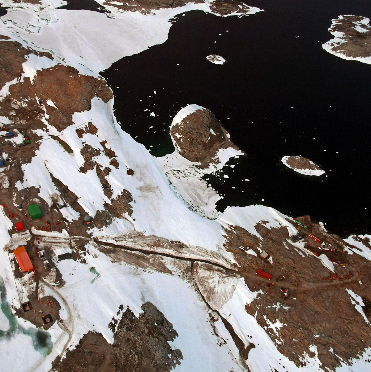 Die australische Antarktis-Forschungsstation Casey Station an der Vincennes Bay. - Foto: epa Blackwood/Pool/epa/dpa