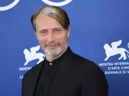 Der dänische Schauspieler Mads Mikkelsen in Venedig. - Foto: Jin Mamengni/XinHua/dpa