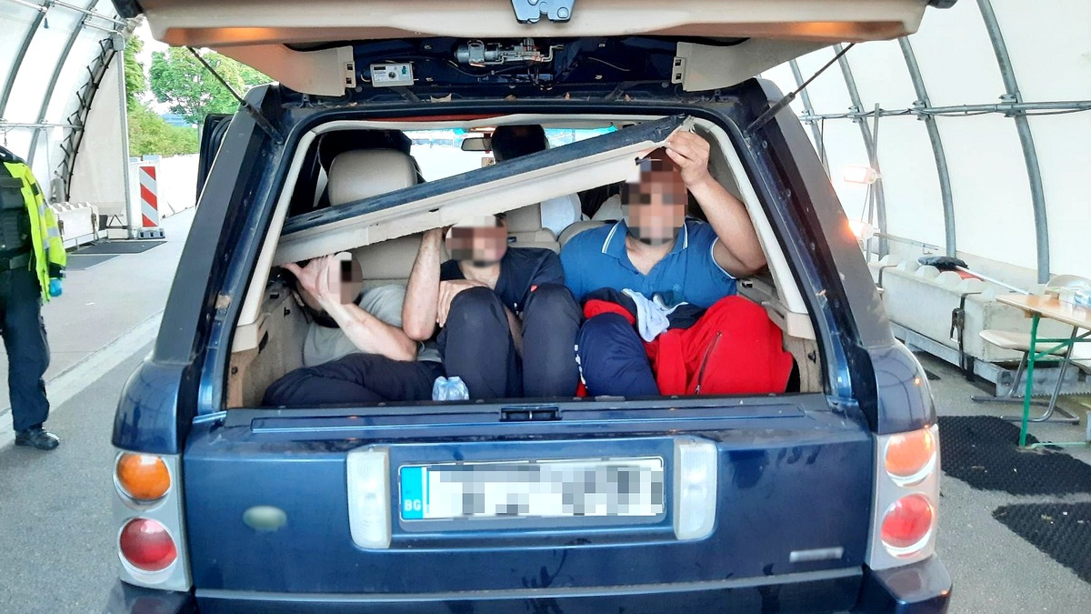 Bundespolizeidirektion München: Grenzpolizeiliche Jahresbilanz der Bundespolizeiinspektion Rosenheim / Enormer Anstieg an Feststellungen unerlaubt eingereister Personen im Herbst 2023 - Foto: presseportal.de