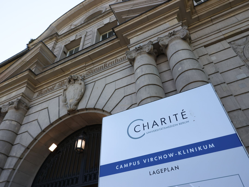 Nach dem Tod von zwei Patienten der  Charité in Berlin steht ein Kardiologe unter Mordverdacht. - Foto: Joerg Carstensen/dpa