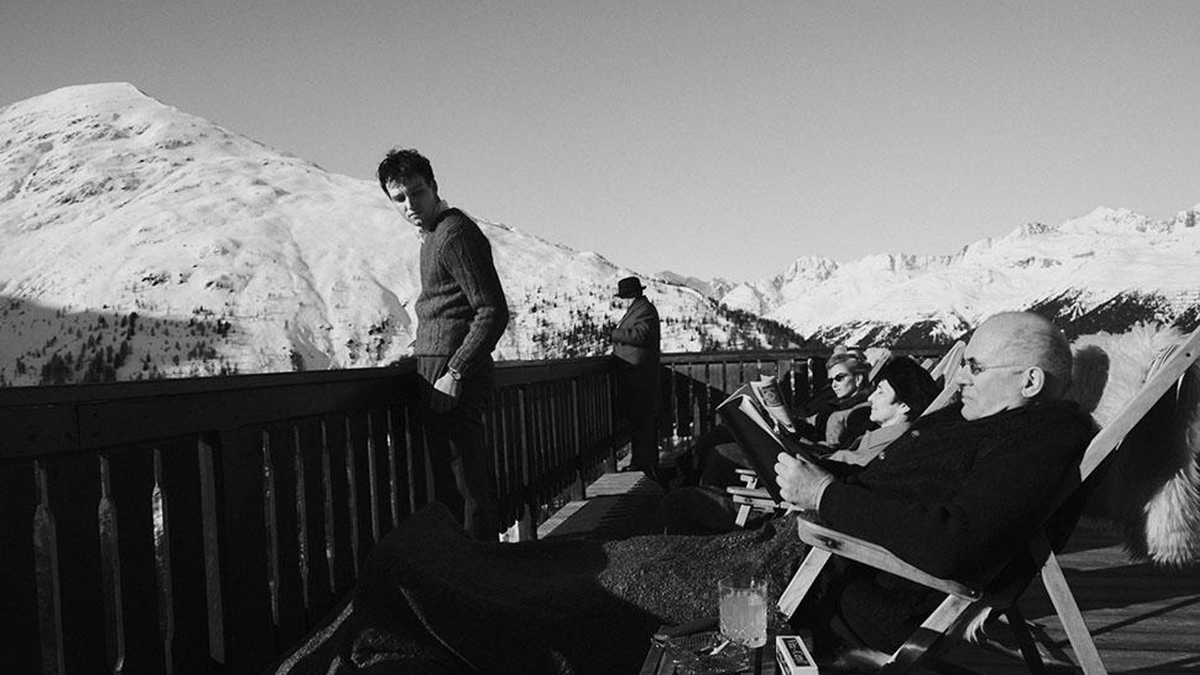 Jan Bülow (l) als Physiker Johannes Leinert in einer Szene aus dem Film «Die Theorie von Allem». - Foto: --/Filmfest Venedig/dpa