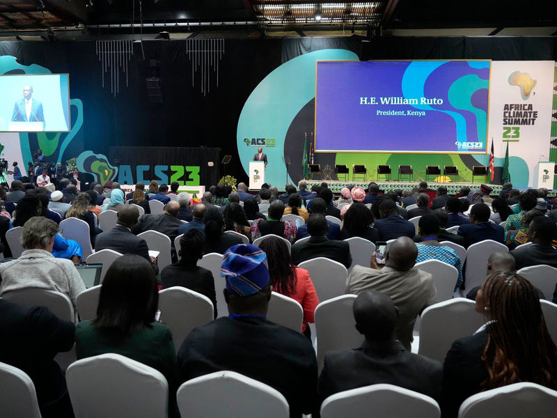 Kenias Präsident William Ruto spricht während des Afrikanischen Klimagipfels. - Foto: Khalil Senosi/AP/dpa