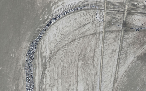 Zehntausende Besucher verlassen das «Burning Man»-Festival. - Foto: Uncredited/Maxar Technologies/AP/dpa