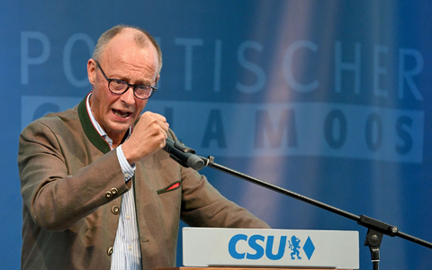CDU-Chef Friedrich Merz spricht beim Politischen Frühschoppen Gillamoos. - Foto: Sven Hoppe/dpa