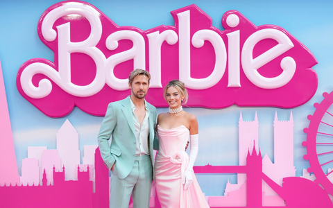 Ryan Gosling und Margot Robbie spielen die Hauptrollen in «Barbie». - Foto: Scott Garfitt/Invision/AP/dpa