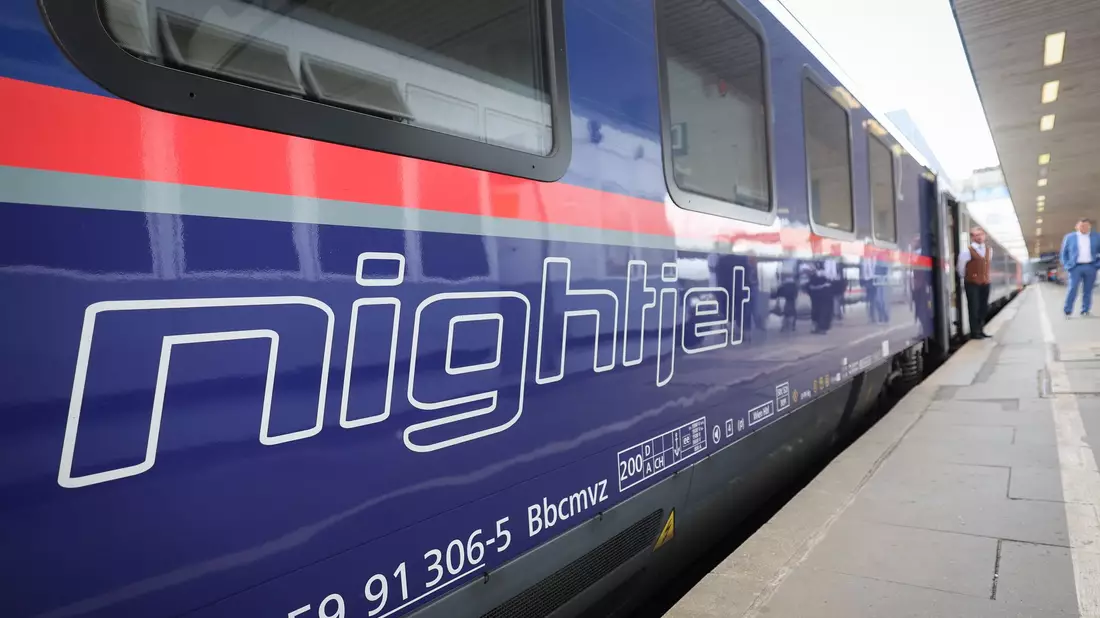Nach der Abkehr vom Nachtzug vor rund zehn Jahren arbeitet die Deutsche Bahn derzeit an einer Trendwende. - Bild: Christian Charisius/dpa
