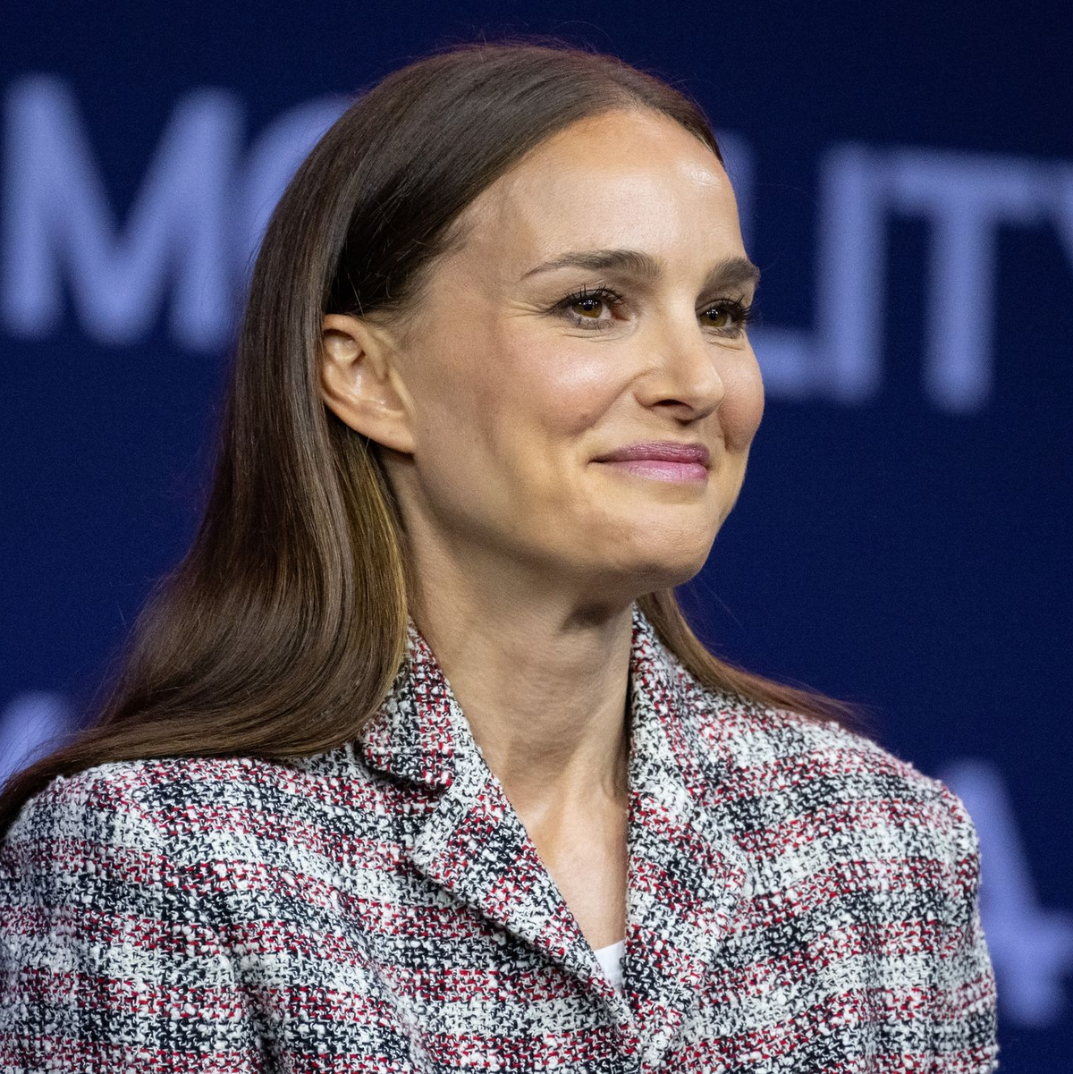 Schauspielerin Natalie Portman auf der Automobil-Aussstellung IAA. - Foto: Sven Hoppe/dpa