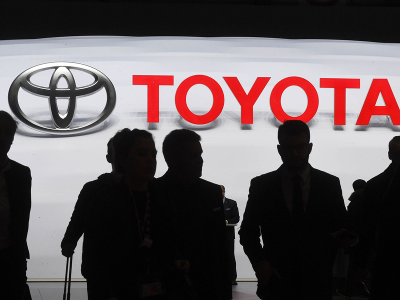 Der japanische Autoriese Toyota muss wegen eines Unfalls bei einem Zulieferer erneut Produktionsbänder in Japan stoppen. - Foto: Uli Deck/dpa