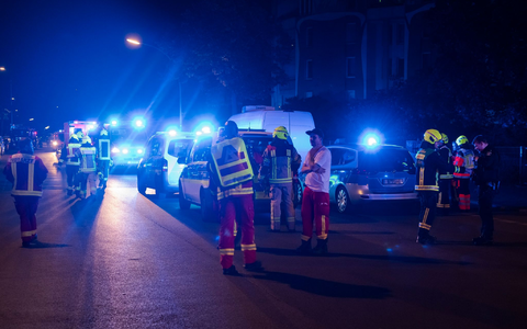 In Berlin-Neukölln kam es in der Nacht zum Mittwoch zu einer Schlägerei mit etlichen Beteiligten, bei der auch Beamte verletzt wurden. - Foto: Paul Zinken/dpa