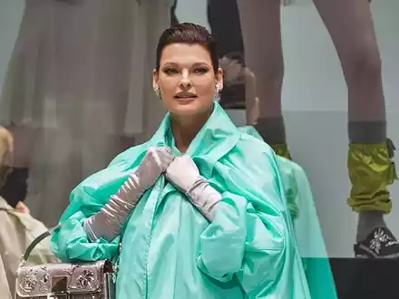 Linda Evangelista, ehemaliges Top-Model, spricht über ihre Krebserkrankung. - Foto: Eduardo Munoz Alvarez/AP/dpa