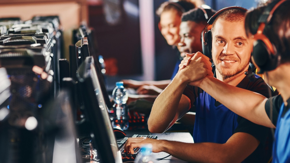 Gaming-Branche prägt neue Arbeitsweisen / Unternehmen bestätigen: KI hat positiven Einfluss auf Weiterbildung - Foto: presseportal.de