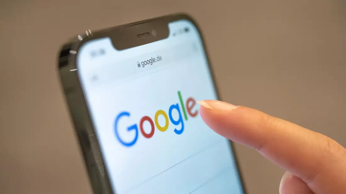 Google und einige andere Tech-Riesen sind von der EU als «Gatekeeper» eingestuft worden. - Bild: Mohssen Assanimoghaddam/dpa