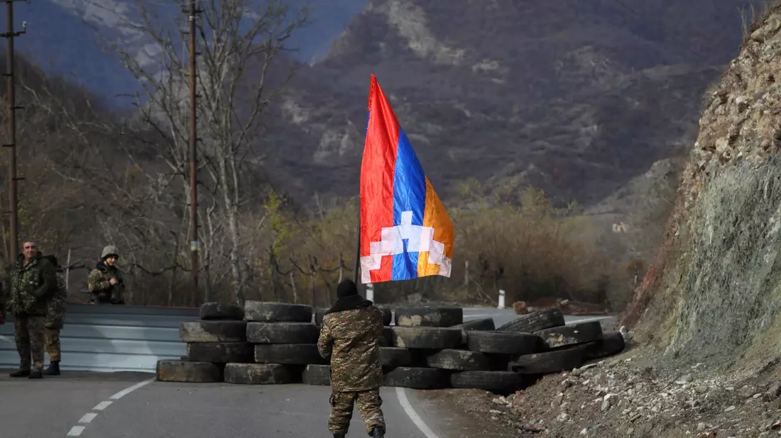 Die beiden ehemals sowjetischen Länder Armenien und Aserbaidschan kämpfen seit Jahrzehnten um die Region Berg-Karabach. - Bild: Sergei Grits/AP/dpa