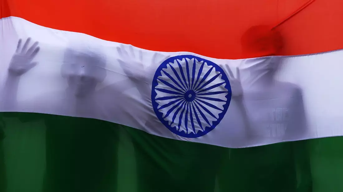 Die Flagge Indiens: Manche radikale Hindus stören sich am Landesnamen. - Bild: Sri Loganathan/ZUMA/dpa