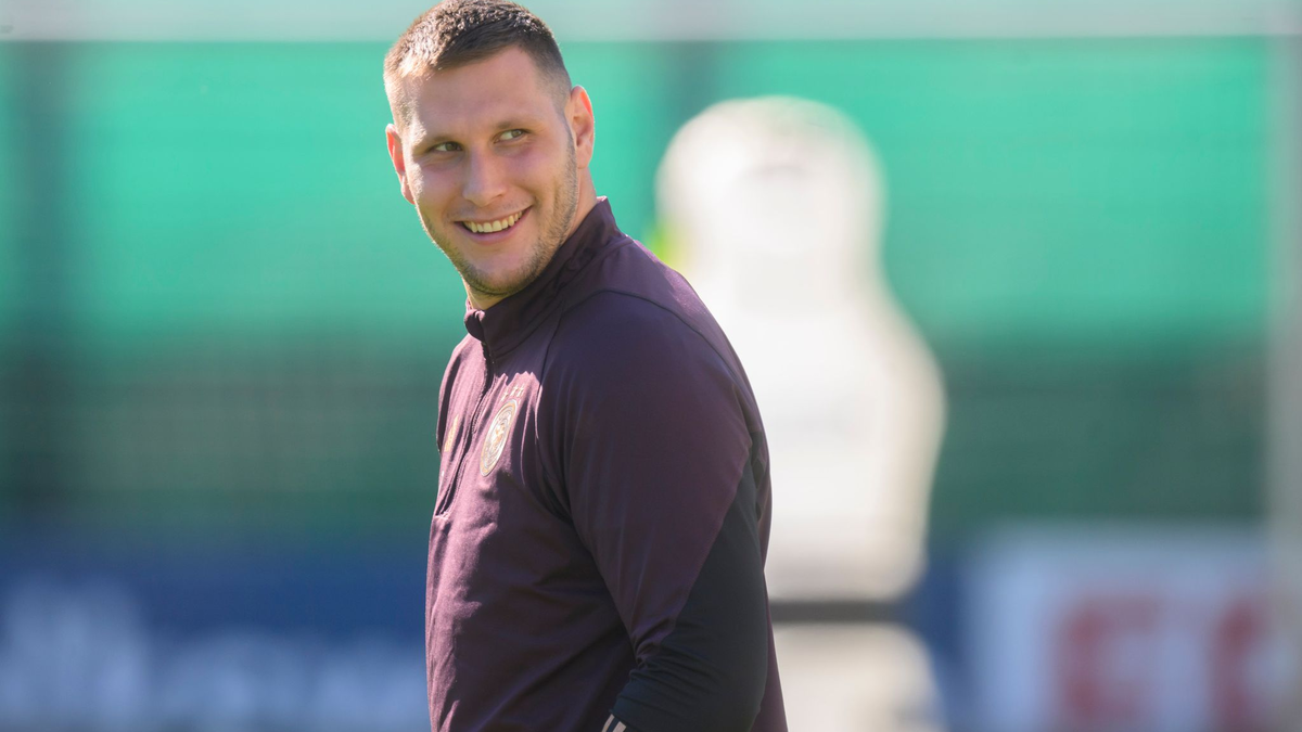 Schaut optimistisch nach vorne: Niklas Süle. - Foto: Julian Stratenschulte/dpa