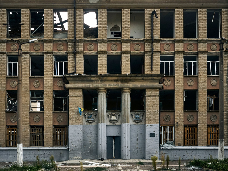 In der ostukrainischen Stadt Kostjantyniwka sind 
durch russischen Beschuss zahlreiche Menschen getötet worden. - Foto: Kostiantyn Liberov/AP/dpa