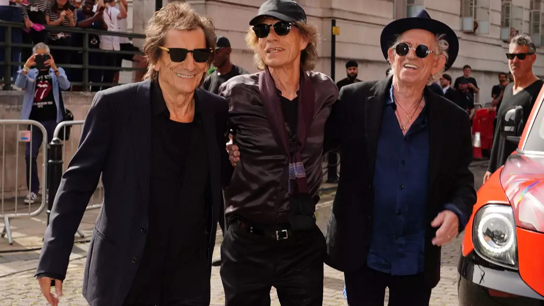 Ronnie Wood (l-r), Mick Jagger und Keith Richards rühren in London die Werbetrommel für ihr neues Studioalbum «Hackney Diamonds». - Bild: Ian West/PA Wire/dpa