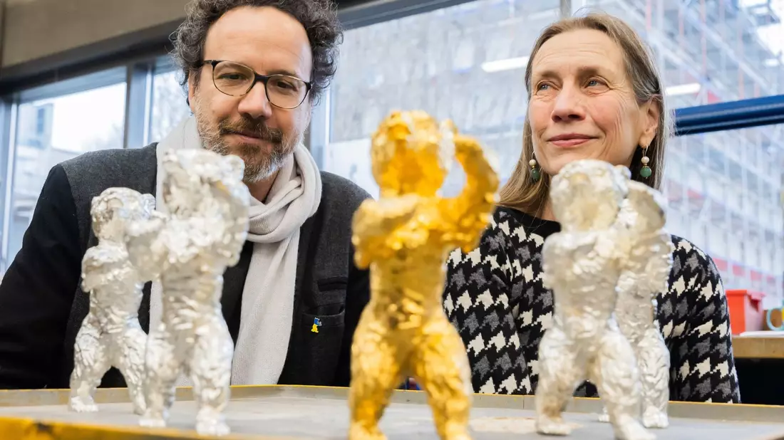 Carlo Chatrian und Mariette Rissenbeek, das scheidende Leitungs-Duo der Berlinale. - Bild: Christoph Soeder/dpa