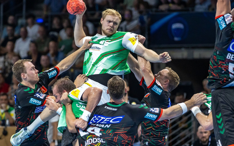 Die FĂŒchse Berlin um Matthes Langhoff (M.) setzten sich gegen den SC Magdeburg durch. - Foto: Andreas Gora/dpa Die FĂŒchse Berlin um Matthes Langhoff (M.) setzten sich gegen den SC Magdeburg durch. - Foto: Andreas Gora/dpa